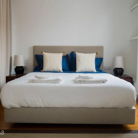 Carvalho - Penthouse - In Center