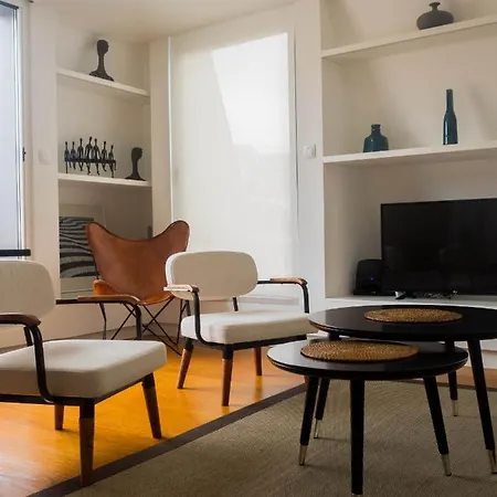 Carvalho - Penthouse - In Center